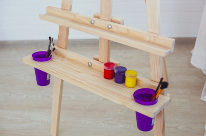 Мольберт Лира высотой 175 см из сосны с полочкой и стаканчиками"DArt's"