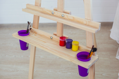 Мольберт Лира высотой 175 см с наклонной штангой, полочкой и стаканчиками "DArt's"