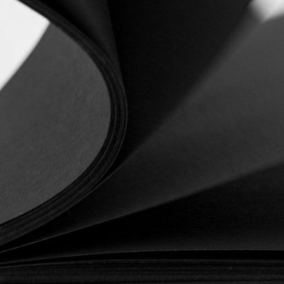 Чёрная бумага для сухих техник Малевичъ Graf Art Black блок А2 / 100 листов / 150 гм